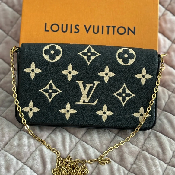 Louis Vuitton Pochette Felicie Black Beige
Shoulderbag 3PCS Set W/Box - Picture 16 of 16